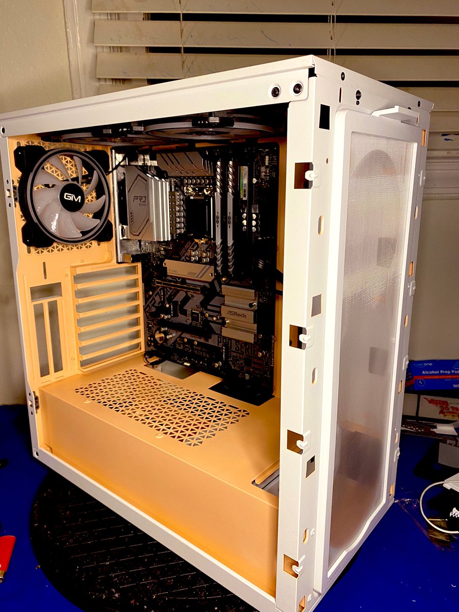 WhiteBoxBuilds's tweet image. New Build In Progress
#workinprogress 
Possible #pcbuildstream later tonight 
whiteboxpc.com