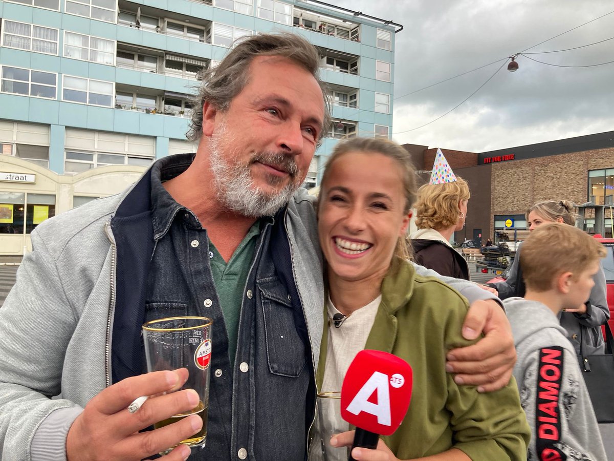 Afscheid met een traan en een lach. Liefste cameraman 💛 de laatste van vandaag. Dank <a href="/AT5/">AT5</a>