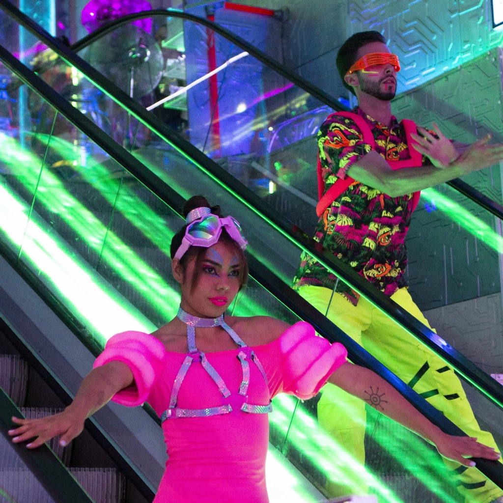 cyberdoguk's tweet image. LIGHT UP London Fashion Week.
Head to a RAVE.
Turn CYBER.
&amp;amp; Go to SPACE 👽

Here's some of our stand out LFW looks!

Photography 📸
@alexander_rose_photography (Image: 1)
@fjholdaway (Image 2-4)

#LFW #britishfashioncouncil #cyberdog #londonfashionweek #virtualreality