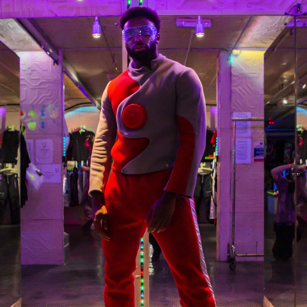 cyberdoguk's tweet image. LIGHT UP London Fashion Week.
Head to a RAVE.
Turn CYBER.
&amp;amp; Go to SPACE 👽

Here's some of our stand out LFW looks!

Photography 📸
@alexander_rose_photography (Image: 1)
@fjholdaway (Image 2-4)

#LFW #britishfashioncouncil #cyberdog #londonfashionweek #virtualreality