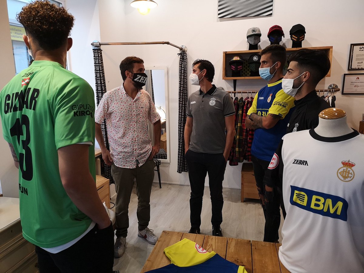 Real Unión Club Irun (@realunioncirun) on Twitter photo A partir de mañana todos los abonados del <a href="/REALUNIONCIRUN/">Real Unión Club Irun</a> tendrán un descuento comprando las camisetas de esta temporada en <a href="/ZebrAllboarders/">Zebra Allboarders</a> 😉💪
#AupaUnion ⚪⚫
#ZuEreTxuribeltz ⚪⚫ A partir de mañana todos los abonados del <a href="/REALUNIONCIRUN/">Real Unión Club Irun</a> tendrán un descuento comprando las camisetas de esta temporada en <a href="/ZebrAllboarders/">Zebra Allboarders</a> 😉💪
#AupaUnion ⚪⚫
#ZuEreTxuribeltz ⚪⚫