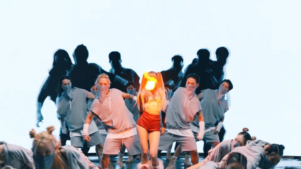 forlalisa_th's tweet photo. she's on fireeee 🔥

LALISA NEW PERFORMANCE 
#LisaMoneyDance https://t.co/pTyWcB3RMl