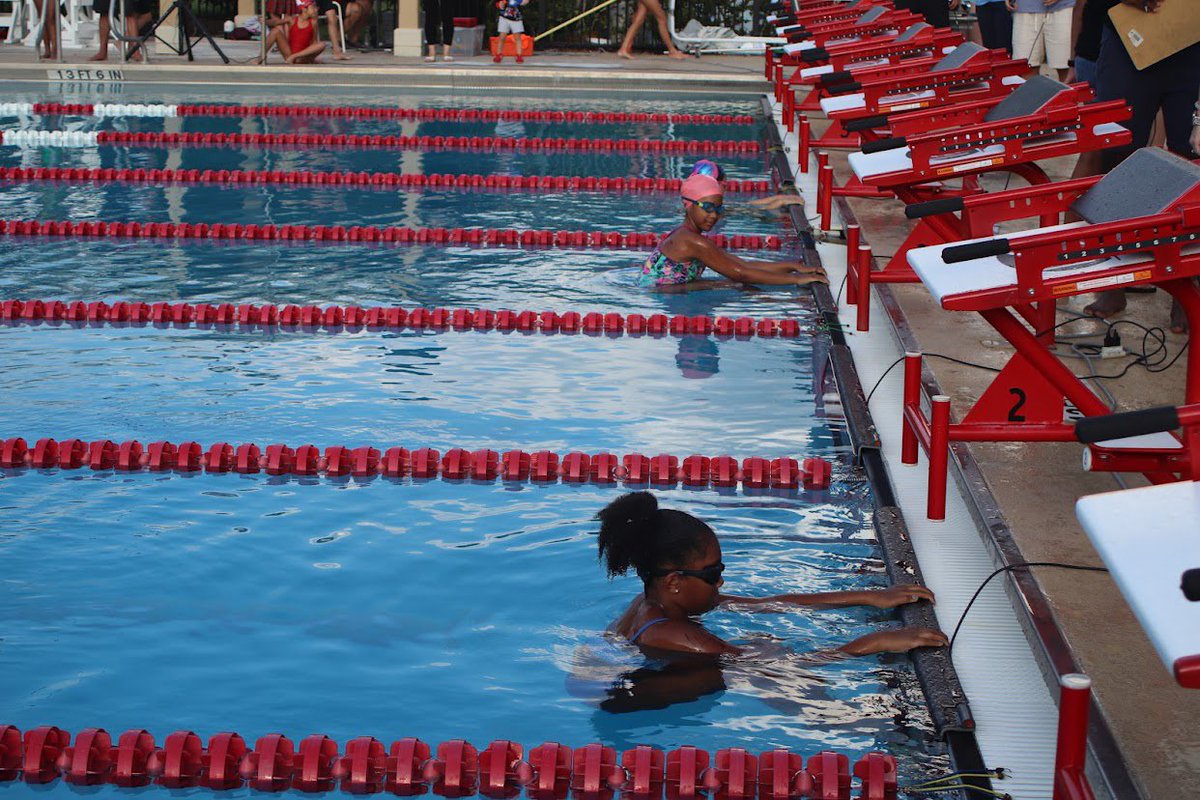 SPA_SwimTeam's tweet photo. Fast swimming and Fun times at the Red vs Black meet! https://t.co/RhH4bURofo https://t.co/WUHILWfgAl