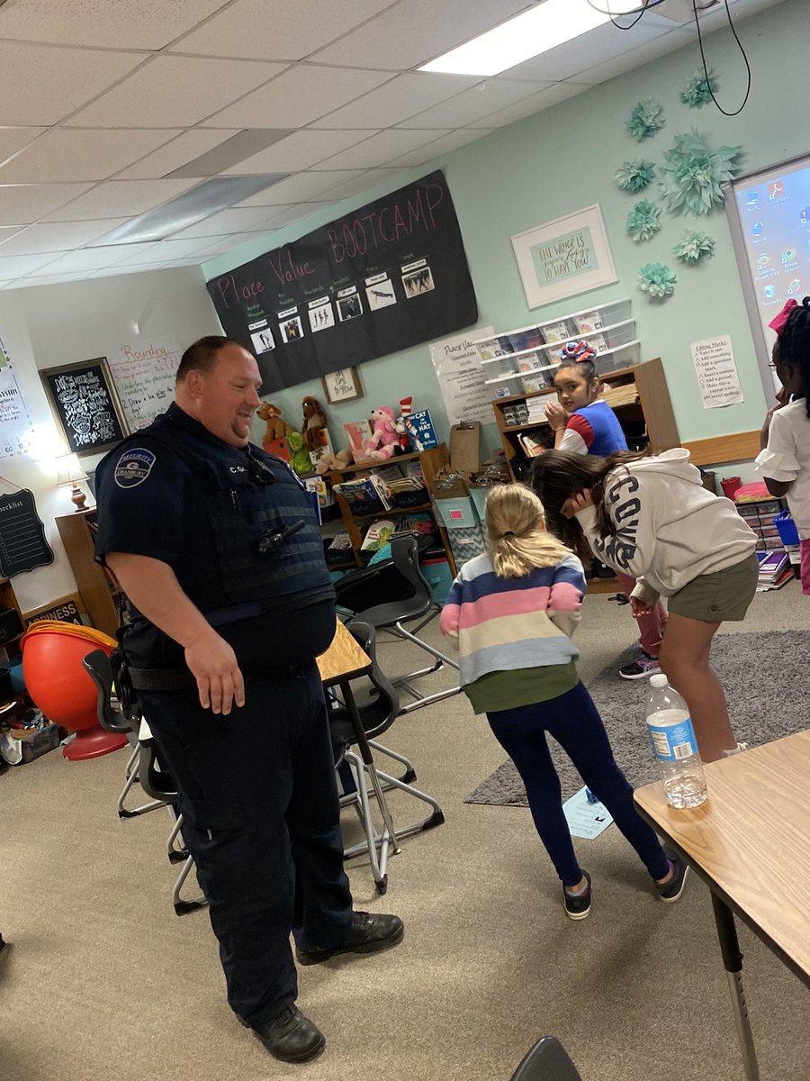 aesbinford's tweet image. Hands on matter: Changing  States experiment. Officer Casey joined us for the excitement! Watching solids change to liquids has never been more fun 🌫💦 #ActonFam #aes3rd