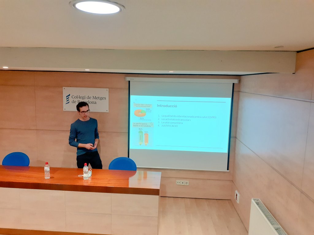 Presentació de treballs de recerca i casos clínics dels Premis Sanitat Osona. Felicitats a tots els residents x les exposicions 👏👏👏 <a href="/CoMBOsona/">CoMB Osona</a> <a href="/COMBarcelona/">Col·legi Metges BCN</a> <a href="/icscatcentral/">ICS Catalunya Central</a> <a href="/ResidentsCHV/">Residents.Vic</a> <a href="/EAPVIC/">EAP VIC</a> <a href="/anna_ribas_c/">Anna Ribas Casals</a> <a href="/u_medicina/">Facultat de Medicina UVic-UCC</a>