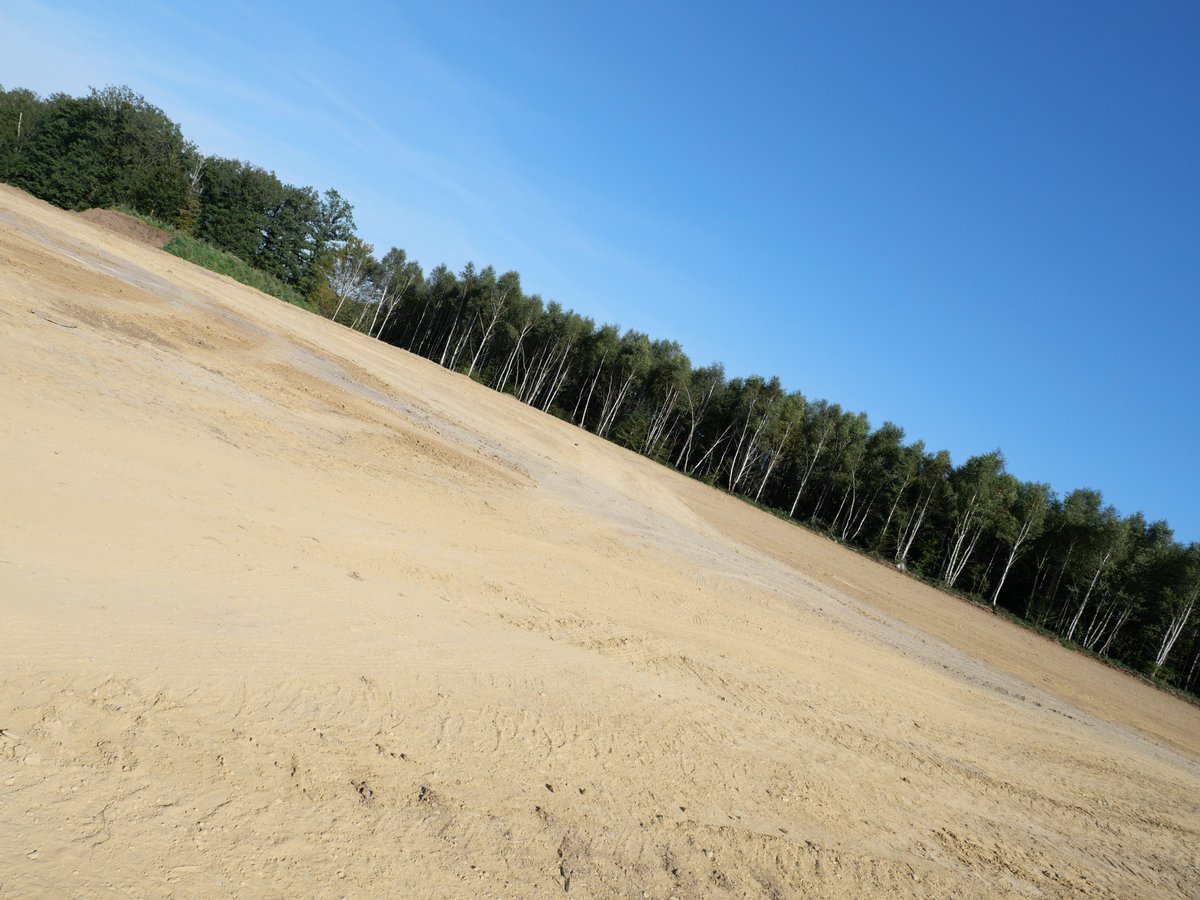 wborsus's tweet photo. On inaugurait aujourd’hui le parc d’activités économiques de #Tellin. 9 hectares de superficie pour accueillir des entreprises qui nécessitent de grands espaces pour leur implantation et notamment des entreprises actives dans le secteur du bois 🪚 🪵 @IDELUX_ https://t.co/aiheZ6A2dI