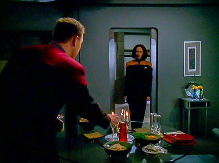 Manalyzer131's tweet image. Romantic                    Totally Platonic 
  Dinner                              Business
    Date                                  Dinner