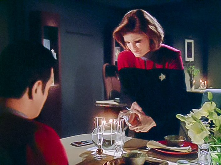 Manalyzer131's tweet image. Romantic                    Totally Platonic 
  Dinner                              Business
    Date                                  Dinner