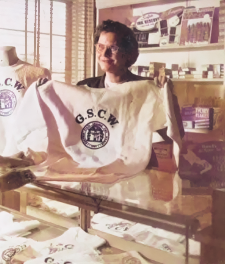 GeorgiaCollege's tweet photo. Fall season and cooler weather calls for warm apparel. No matter the reason, you can show off your bobcat pride by purchasing fall apparel at our Barnes &amp; Noble Bookstore. Browse our inventory at https://t.co/nbVl222xXw. #georgiacollege #tbt https://t.co/X58BMor3nH