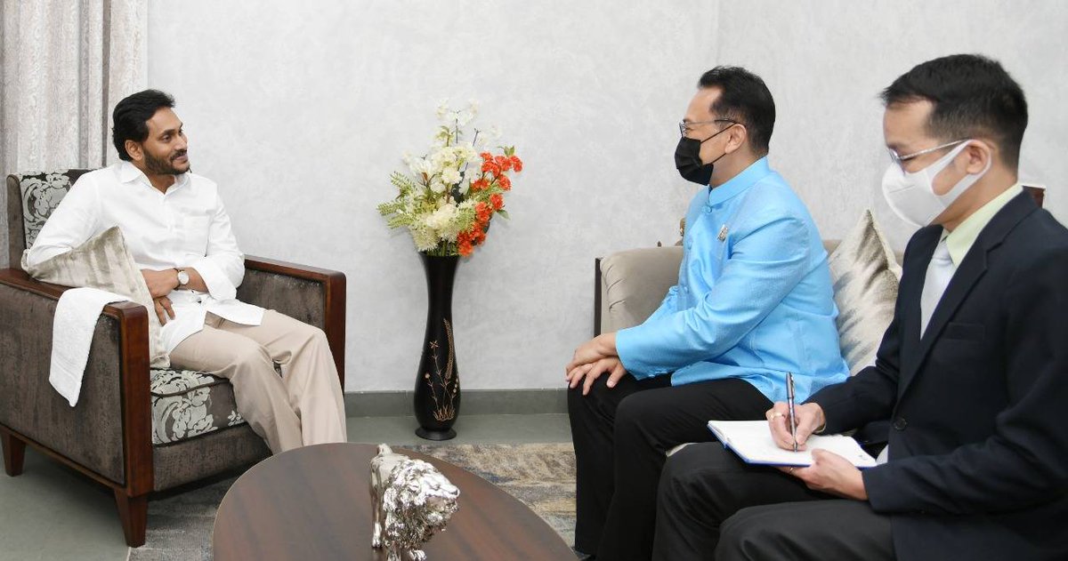 ThailandChennai's tweet photo. On 23 September 2021, H.E. Mr. Nitirooge Phoneprasert, Consul General of Royal Thai Consulate - General, Chennai, paid a courtesy call on Hon’ble Chief Minister of Andhra Pradesh Shri. Y.S.Jagan Mohan Reddy Gaaru. @ysjagan

#thailand #AndhraPradesh #india #thaiconsulate #chennai https://t.co/zA6F4VWc8e