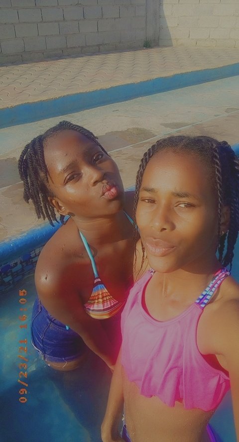 Omi_Phiri's tweet photo. 🥂 to summer💃🏾💃🏾 https://t.co/prR06Ltu7Y