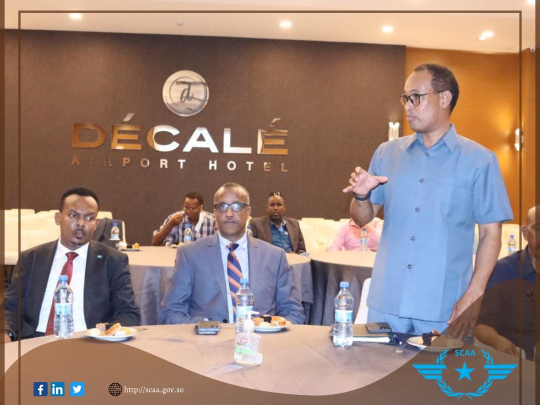SomaliCAA's tweet image. Agaasimaha Hay’adda Duulista Rayidka Somaliyeed Mudane Ahmad Macalin Hassan Oo ay weheliyaan Musuuliyiinta sare ee Hay’adda iyo waasiirka Gaadidka iyo duulista Hawada Mudane Duran Farah aya ka qayb galey kula ay marti galisay Shirkada Favori LLC. Kaas oo ka qabsoomey Hotel Decale