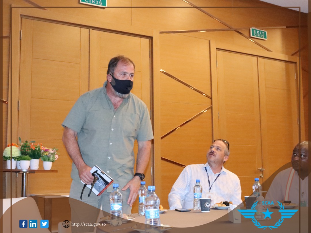 SomaliCAA's tweet image. Agaasimaha Hay’adda Duulista Rayidka Somaliyeed Mudane Ahmad Macalin Hassan Oo ay weheliyaan Musuuliyiinta sare ee Hay’adda iyo waasiirka Gaadidka iyo duulista Hawada Mudane Duran Farah aya ka qayb galey kula ay marti galisay Shirkada Favori LLC. Kaas oo ka qabsoomey Hotel Decale