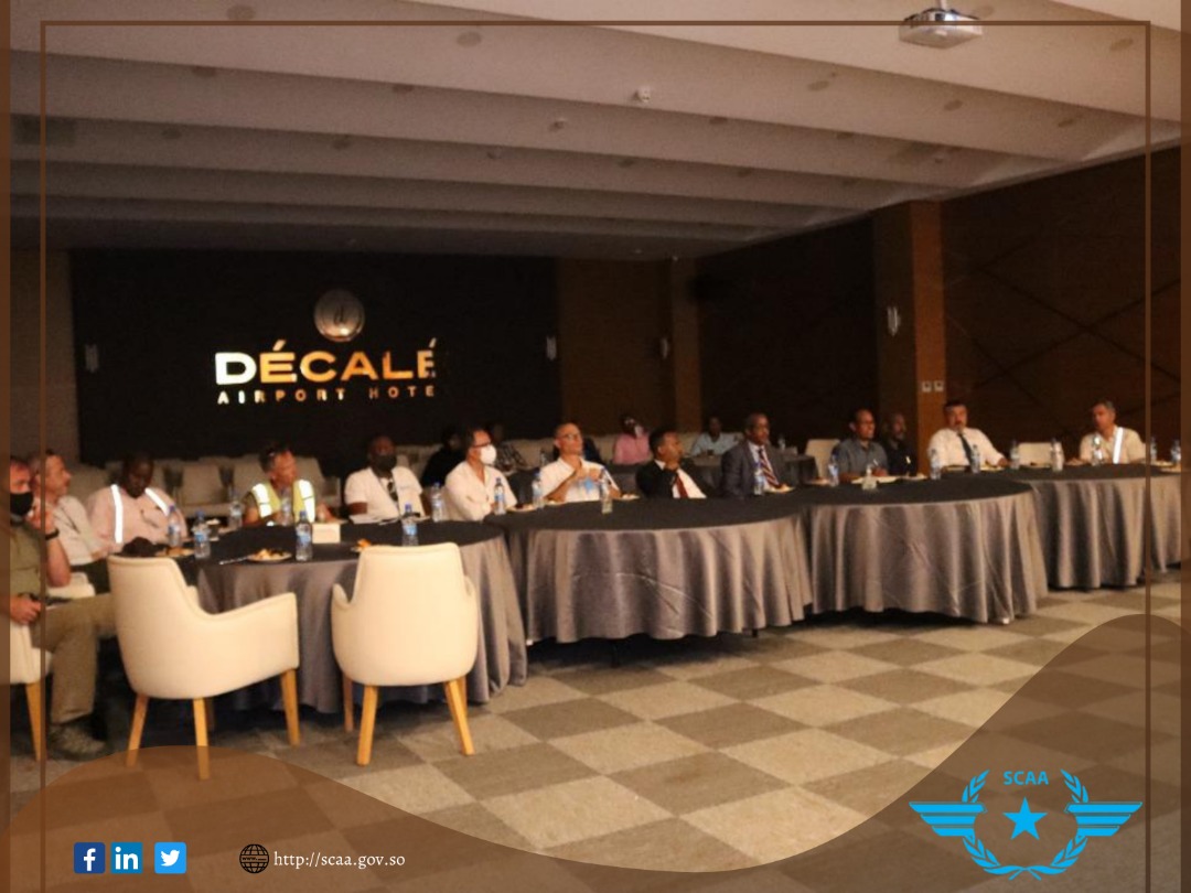 Agaasimaha Hay’adda Duulista Rayidka Somaliyeed Mudane Ahmad Macalin Hassan Oo ay weheliyaan Musuuliyiinta sare ee Hay’adda iyo waasiirka Gaadidka iyo duulista Hawada Mudane Duran Farah aya ka qayb galey kula ay marti galisay Shirkada Favori LLC. Kaas oo ka qabsoomey Hotel Decale