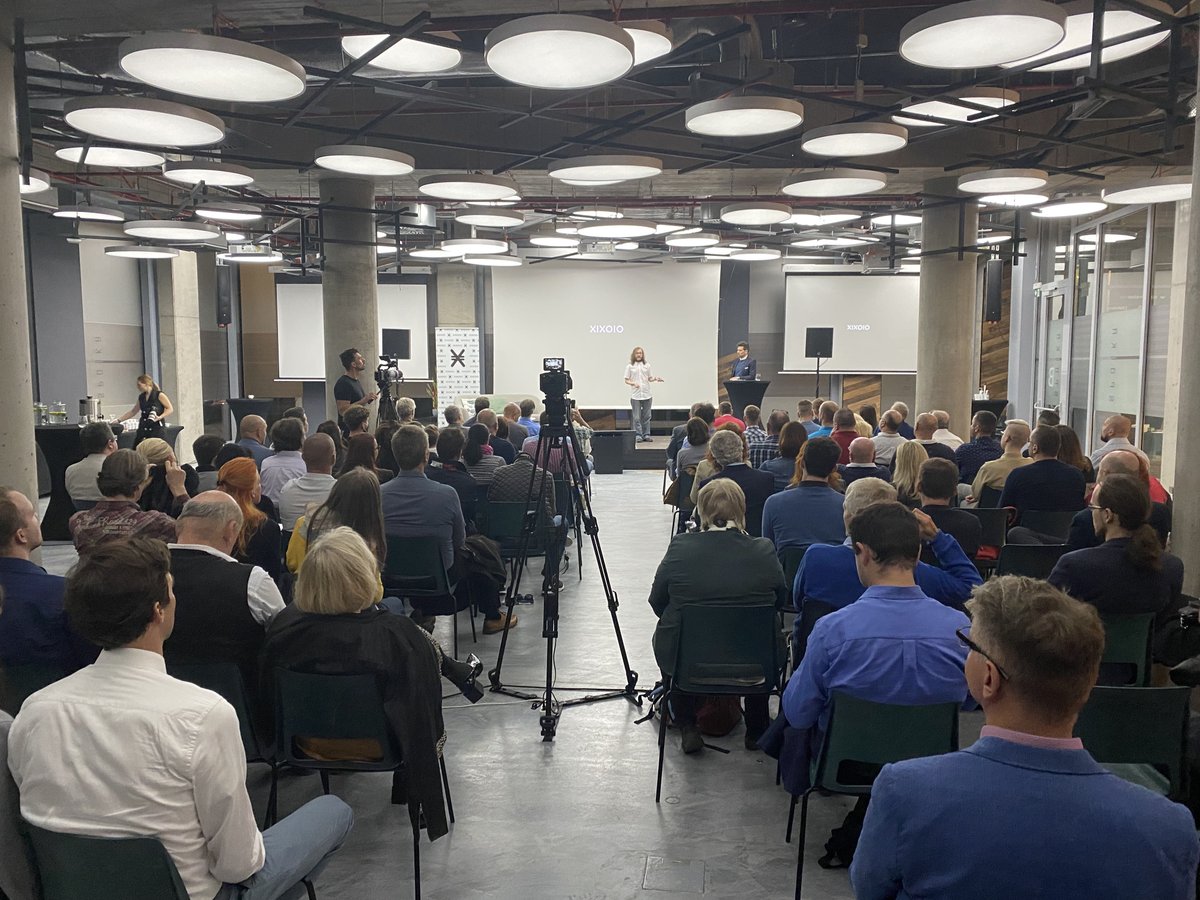 XIXOIO_official's tweet photo. Dnes přednáší i doktor Jan Lánský, autor odborné monografie Kryptoměny📝
Sál je nadšen a pokládá spoustu dotazů .
#kryptomeny #expert #tokenizace https://t.co/EExfSmXOU1