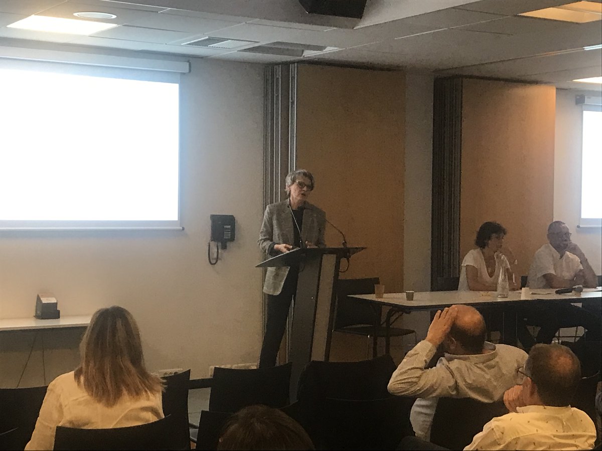 OncosphereNA's tweet image. Armelle Cuvillier, présidente et directrice scientifique de @B_Cell_Design présente lors des #RencontresInterdisciplinairesOncosphère, une #immunothérapie orale à base d’IgA.