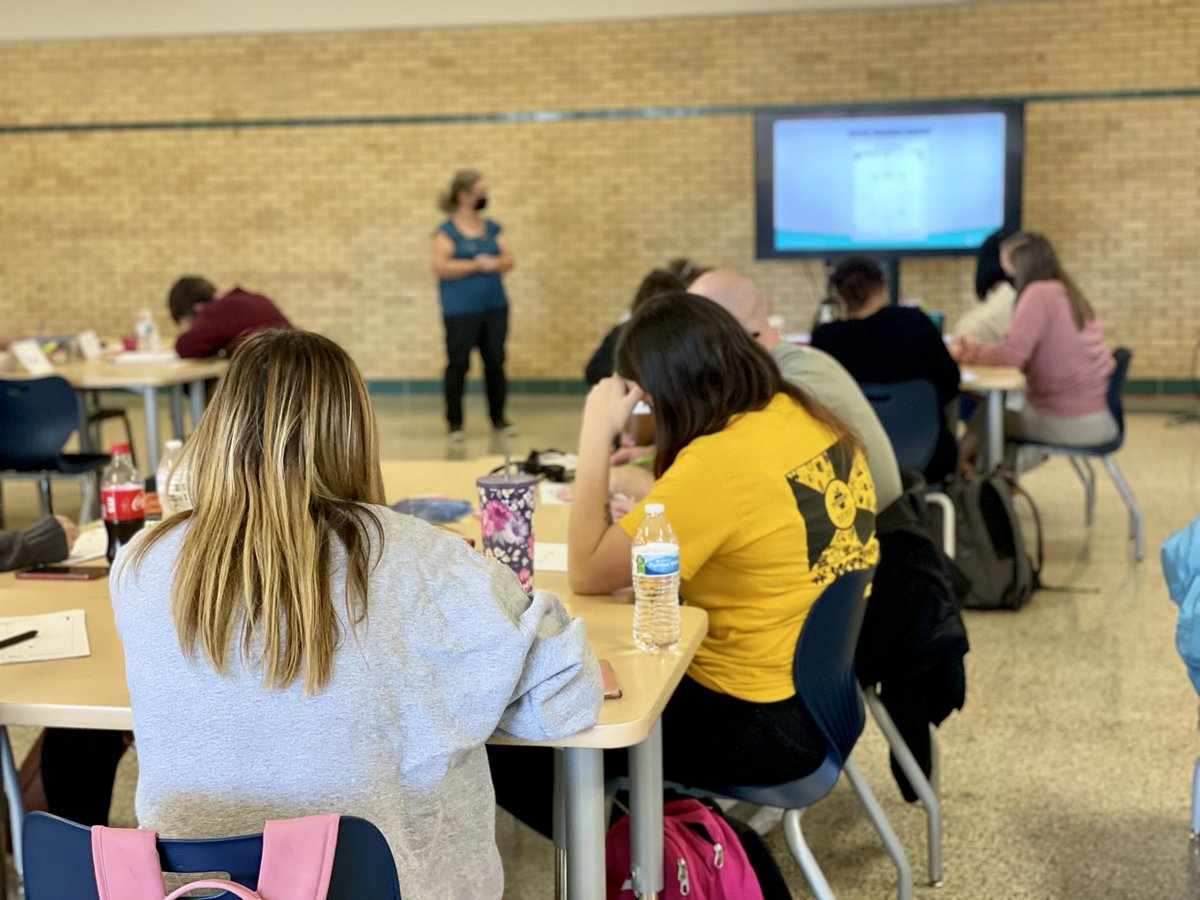 mrsmartin259's tweet image. First year @WichitaUSD259 4th grade, 5th grade, and Special Education teachers are learning how to intentionally plan for lessons using Standards-Referenced proficiency scales. #WPSproud #WPSIgniteLearning