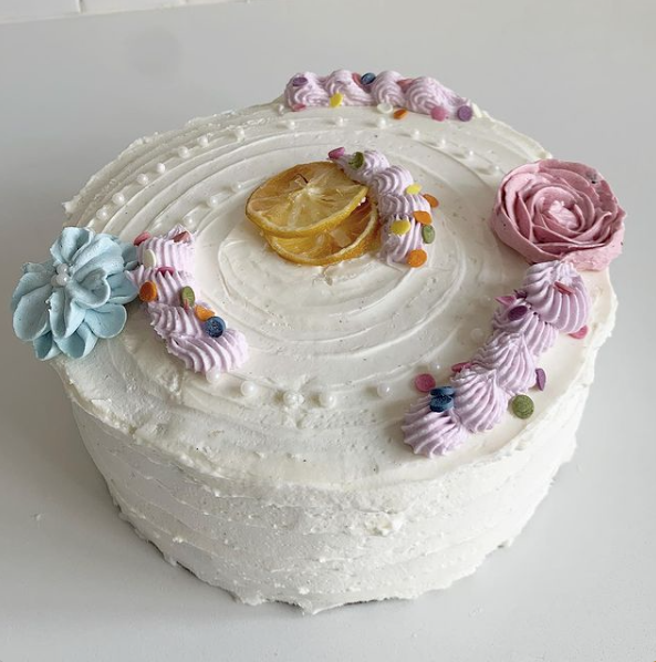 IndiaTree1's tweet image. Look at this lovely cake! Almost (but of course never) too pretty to eat. Enhanced with India Tree My Party Decoratifs!
Thanks to @its_tea_thyme_  
#indiatree #naturescolors #tastytreats #beautifulcakes