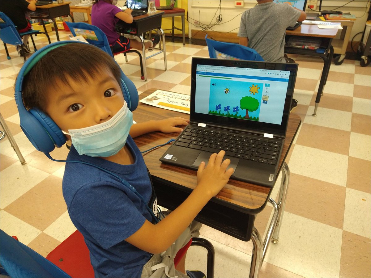 NSComputerTech's tweet image. @NSComputerTech 1st gr ss are learning the beginning steps of coding, "sequencing" everything must go in the right order with #boomcards @NorthSideEW @EWSDTech