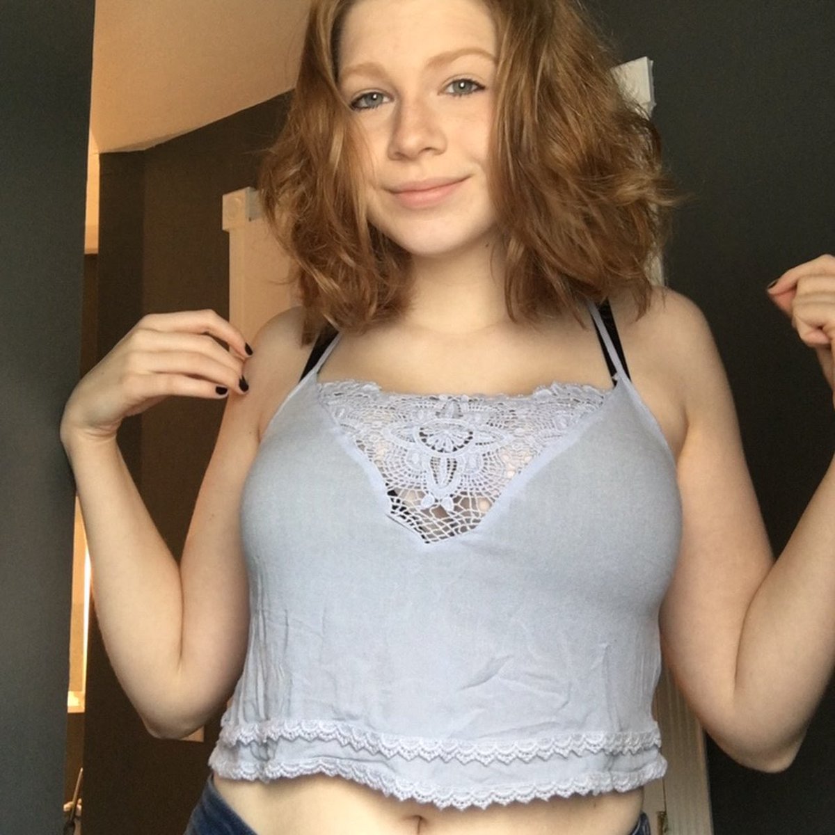 LeaKhhhh's tweet photo. RT + LIKE = MES GROS SEINS ❤️🤤 https://t.co/X5u8PUIFm1