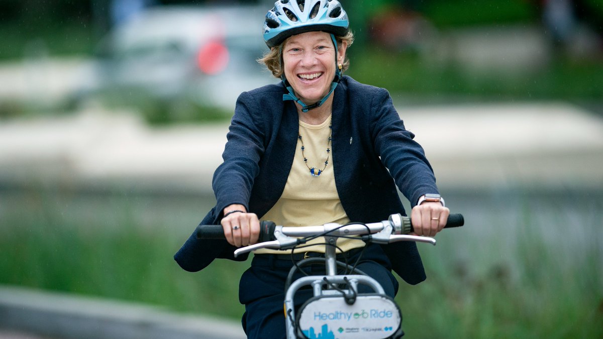 BikePGH's tweet photo. Love seeing everyone out celebrating #BiketoCampusWeek!
@PittChancellor, @CMUProvost, @CarnegieMellon, @PittProvost, @SustainablePitt https://t.co/3g0Kg9wvm3