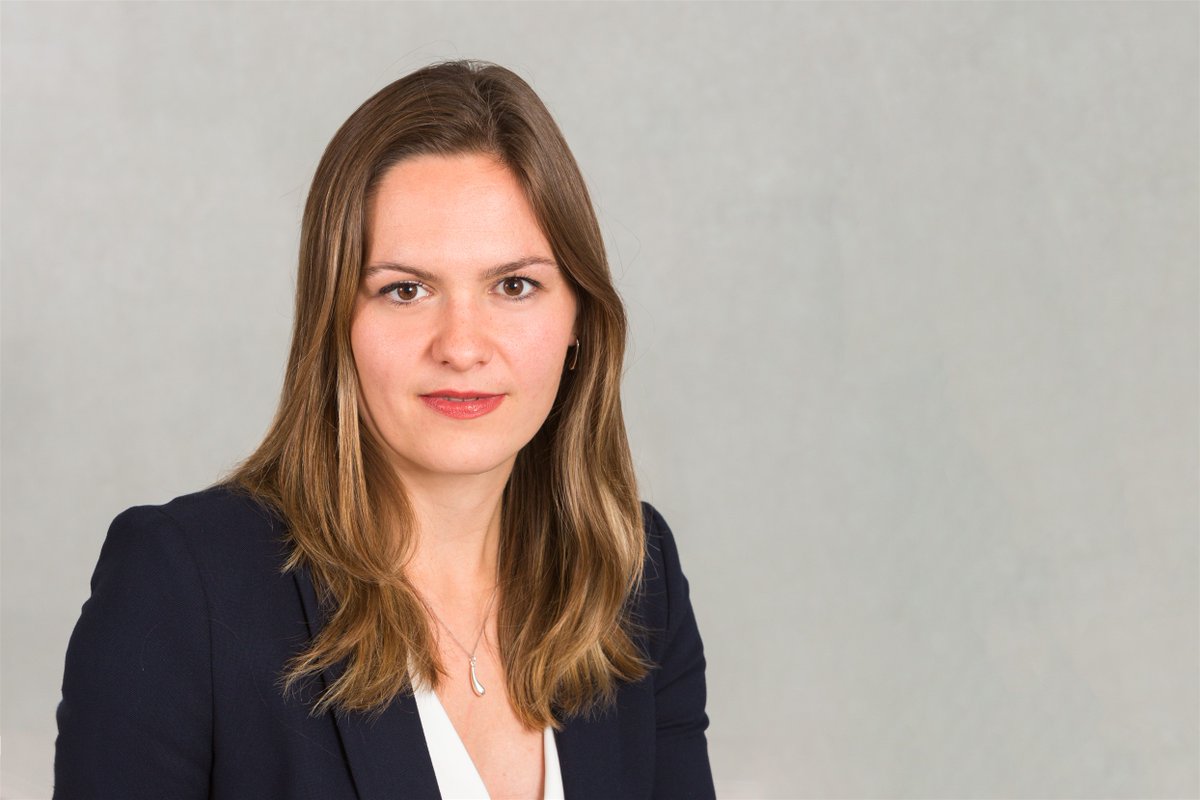 GrowPositivNews's tweet photo. Our next category this evening is the Rising Star Award sponsored by @CDS_ConveyData . The judges wished to highly commend Leanne Yendell of @CartridgesLaw but the overall winner is…. @HannahPorter268 of @thefamilylawco !! @DSLawSociety #DASLSAwards https://t.co/2NkNsnQkmX