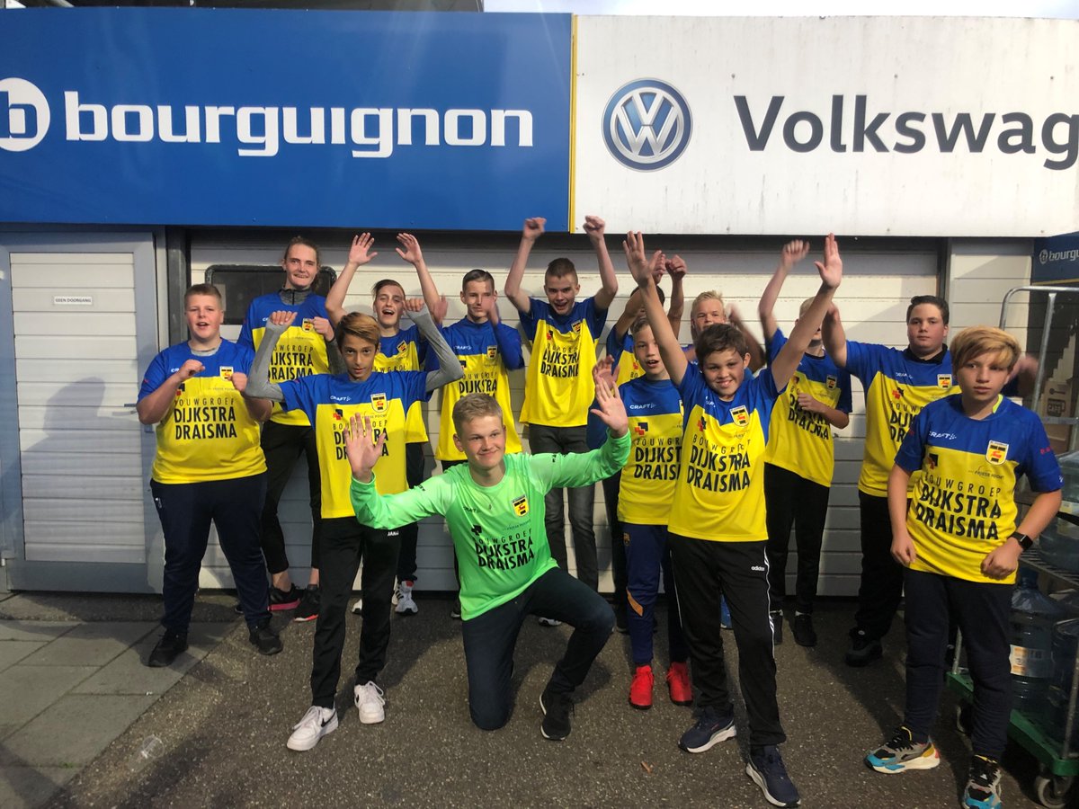 Vol trots presenteren wij een wel heel bijzonder team van <a href="/SCCambuurLwd/">SC Cambuur</a>! Wij gaan dit seizoen deelnemen aan de #bijzondereeredivisie! De competitie waarin betaalde voetbalclubs met een eigen team het tegen elkaar opnemen! Met ondersteuning van studenten van het @rocfriesepoort🤩