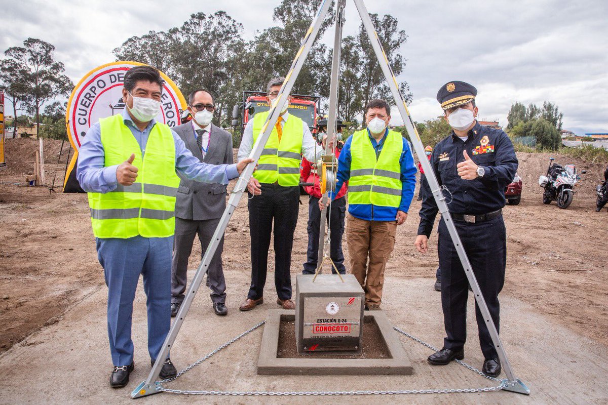 La Estación Nro. 24 de <a href="/BomberosQuito/">Bomberos Quito</a> se construye en Conocoto.
Junto al señor alcalde Dr. Jorge Yunda <a href="/LoroHomero/">Jorge Yunda Machado</a> colocamos la primera piedra de la obra, que beneficiará a más de 135 mil habitantes de esta parroquia.
Gracias <a href="/MunicipioQuito/">Municipio de Quito</a> y <a href="/gadconocoto/">GAD Parroquial Rural de Conocoto</a>, juntos
#SalvamosVidas.