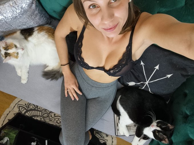 Wird wohl heute nix mehr mit Webcam 🙈 Meine Kinder wollen mich nicht arbeiten lassen 🐱 https://t.co/<a href="/tag/marywet"class="tags"><span>#marywet</span></a><a href="/tag/onlyfans"class="tags"><span>#onlyfans</span></a>