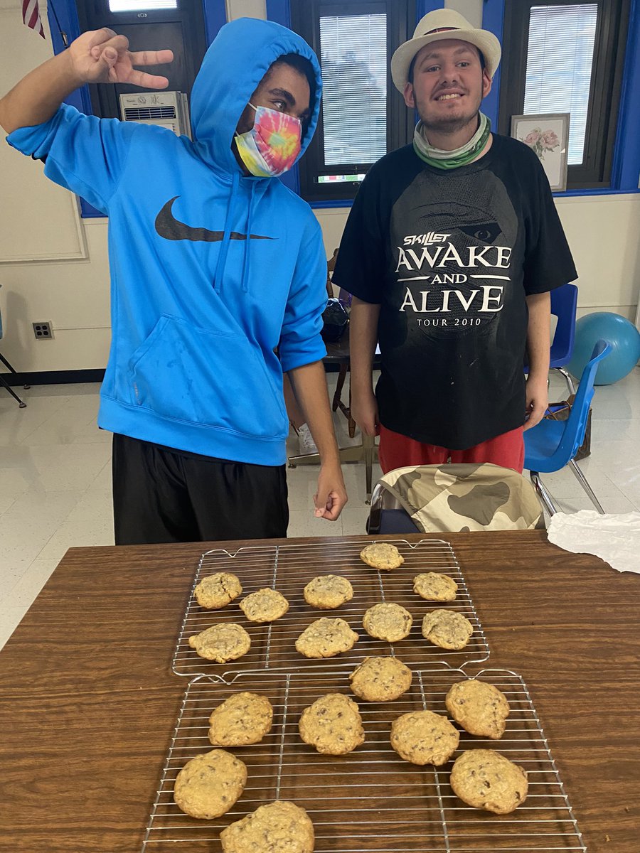 Basketmomma7's tweet photo. Cookies πͺ from scratch at Butler Rise #yum
#futurebakers #lifeskills
#transitioneducation
#butlercommunity #yeswecan https://t.co/GNhOS3Gpdz