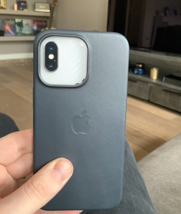 iPhone X inside a iPhone 13 Pro case 📱