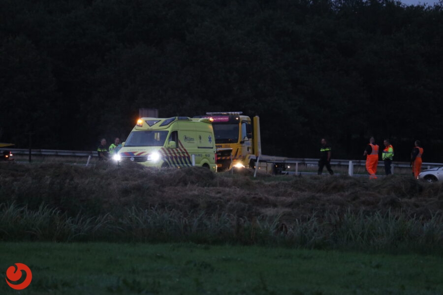 Auto gekanteld op afrit A7 bij Beetsterzwaag