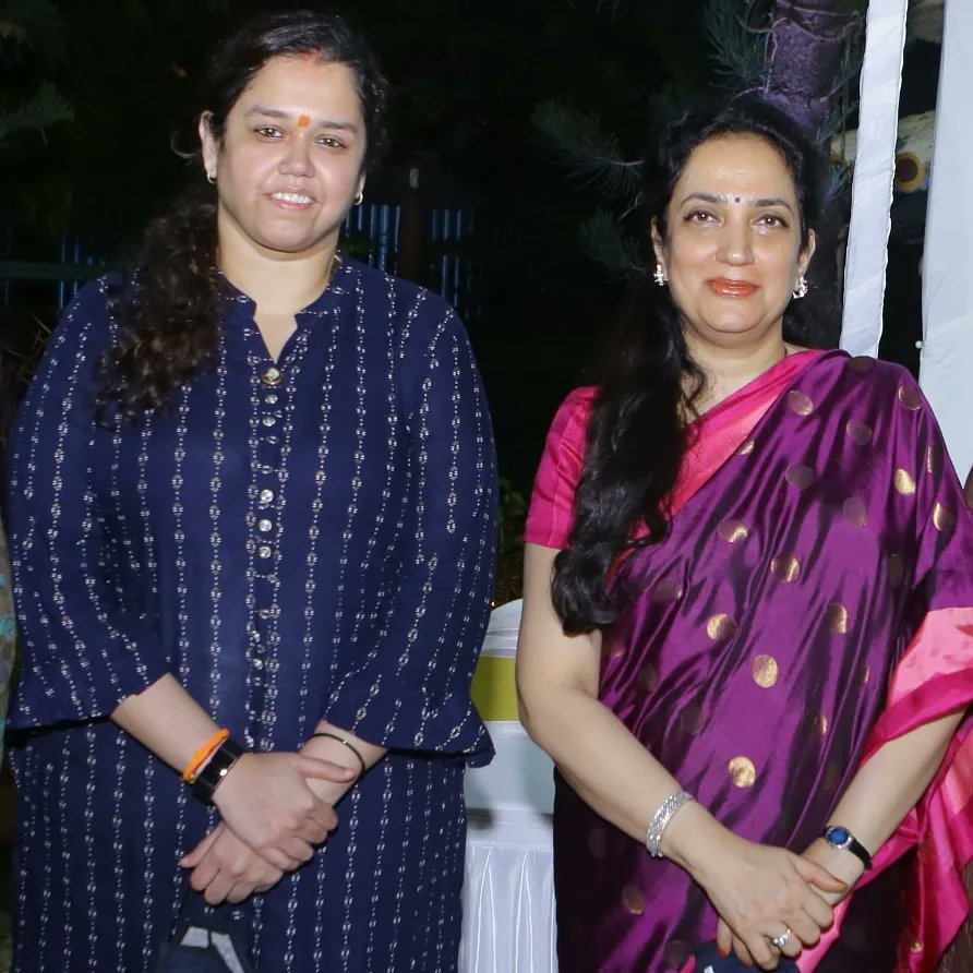 nowdurga's tweet photo. Some women fear the fire, some women just become it. 🔥

दैनिक सामनाच्या संपादक, माँसाहेबांची सावली, आमच्या आदरणीय वहिनी साहेब सौ. रश्मीजी उद्धवसाहेब ठाकरे यांस वाढदिवसाच्या मन:पूर्वक शुभेच्छा!
 
#BirthdayWishes #RashmiThackeray ji #VahiniSaheb #FierceAndFemale https://t.co/aoEjTukpMy