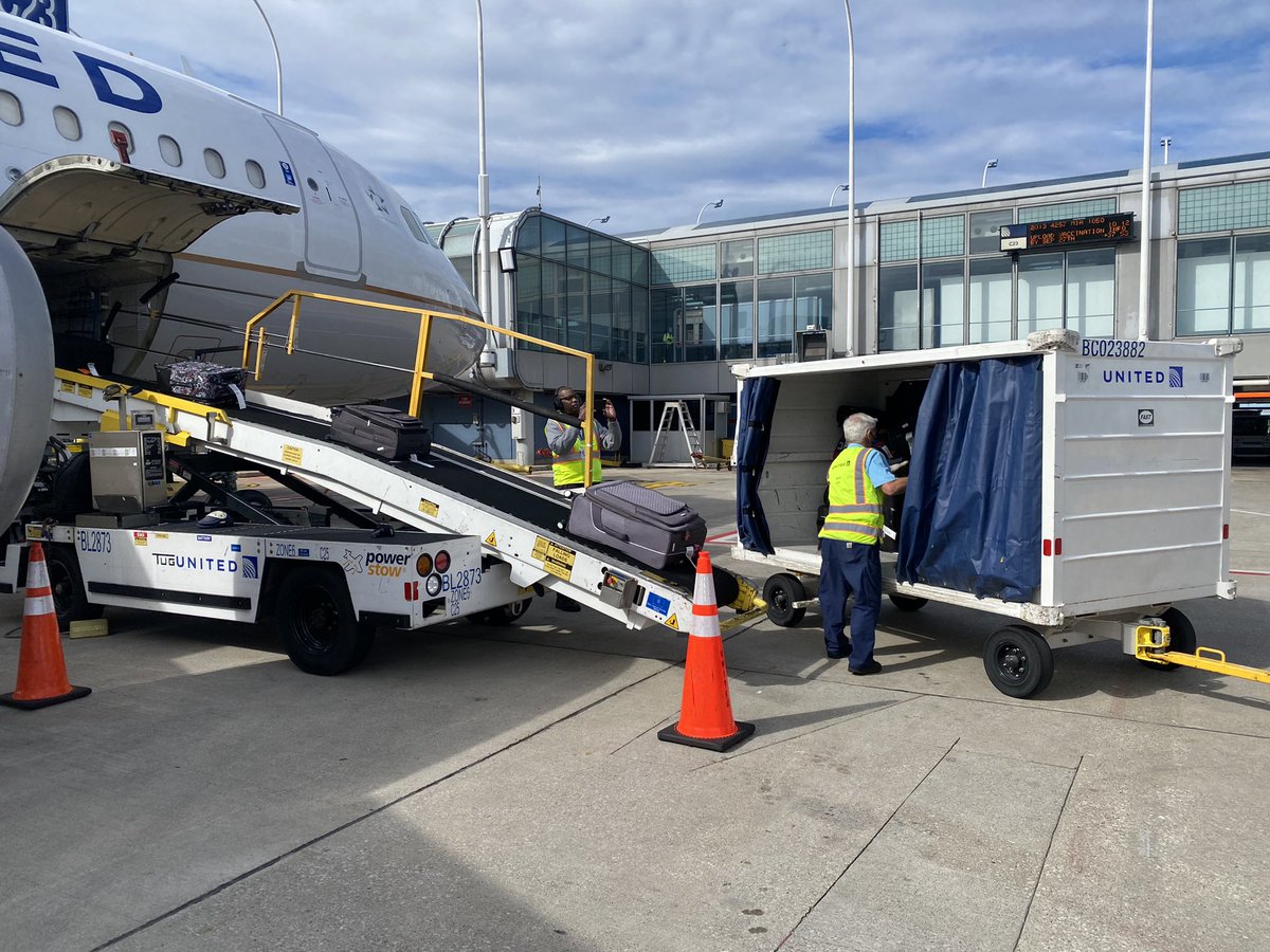 self_kristen's tweet photo. ORD Ramp Rodeo Team getting it done!! Going for the trophy π Nice work by the team!! @HermesPinedaUA @Bryant_United @OmarIdris707 @zminter @Toddhavel11 #ramprodeo #weareunited #teamORD https://t.co/Kiddt6ZYoJ