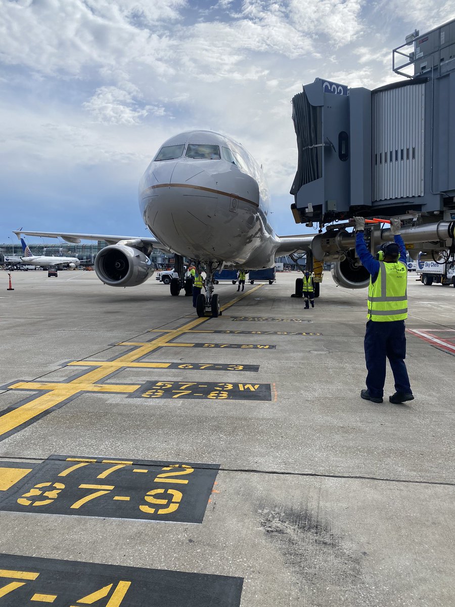 self_kristen's tweet photo. ORD Ramp Rodeo Team getting it done!! Going for the trophy π Nice work by the team!! @HermesPinedaUA @Bryant_United @OmarIdris707 @zminter @Toddhavel11 #ramprodeo #weareunited #teamORD https://t.co/Kiddt6ZYoJ
