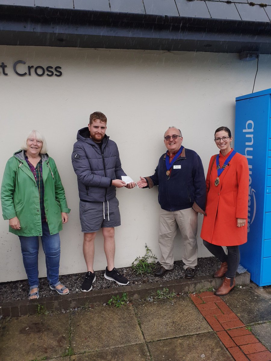Community Donation of £400 from Mumbles and West Cross Coops supported <a href="/MumblesCouncil/">Mumbles Community Council</a> in providing healthy lunches to 475 children who attended the MCC Family Fun Days. 
#ITSWHATWEDO 
<a href="/coopuk/">Co-op</a> pic.x.com/z215cJqBJZ