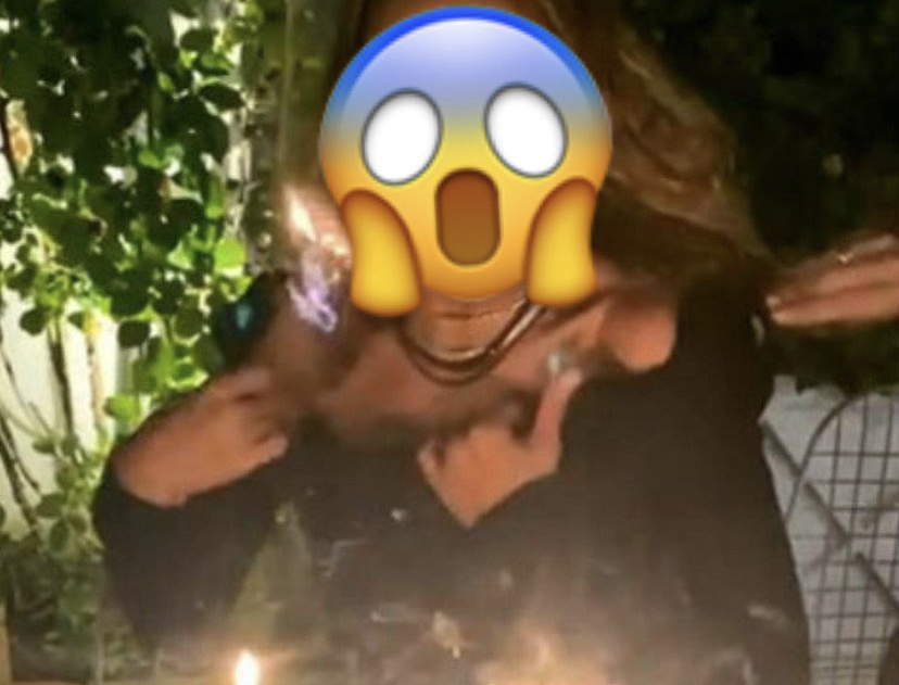 caras's tweet photo. IMAGENES SENSIBLES - Famosa se prendió fuego y el video ya tuvo más de 3 millones de reproducciones 👉 https://t.co/NiLgE3XJTH https://t.co/73pGXjpdUi