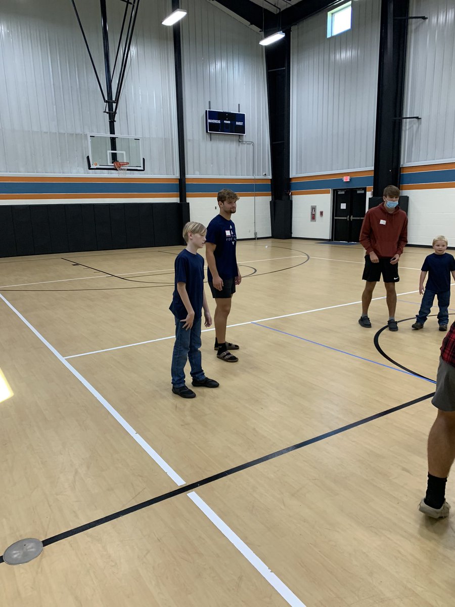 coach_Jessie's tweet photo. After a couple of weeks away, #ReadOptionFriday was back in full force today! Thanks to our Mav buddies for coming up and playing some doubles 4 square and helping us with words and stories! #HookEm #LEO #LoveServeCare @darrenleach33 @nate_stecker @MaverickAD1 @BenDownsACMAVS https://t.co/2ANOFPreBI