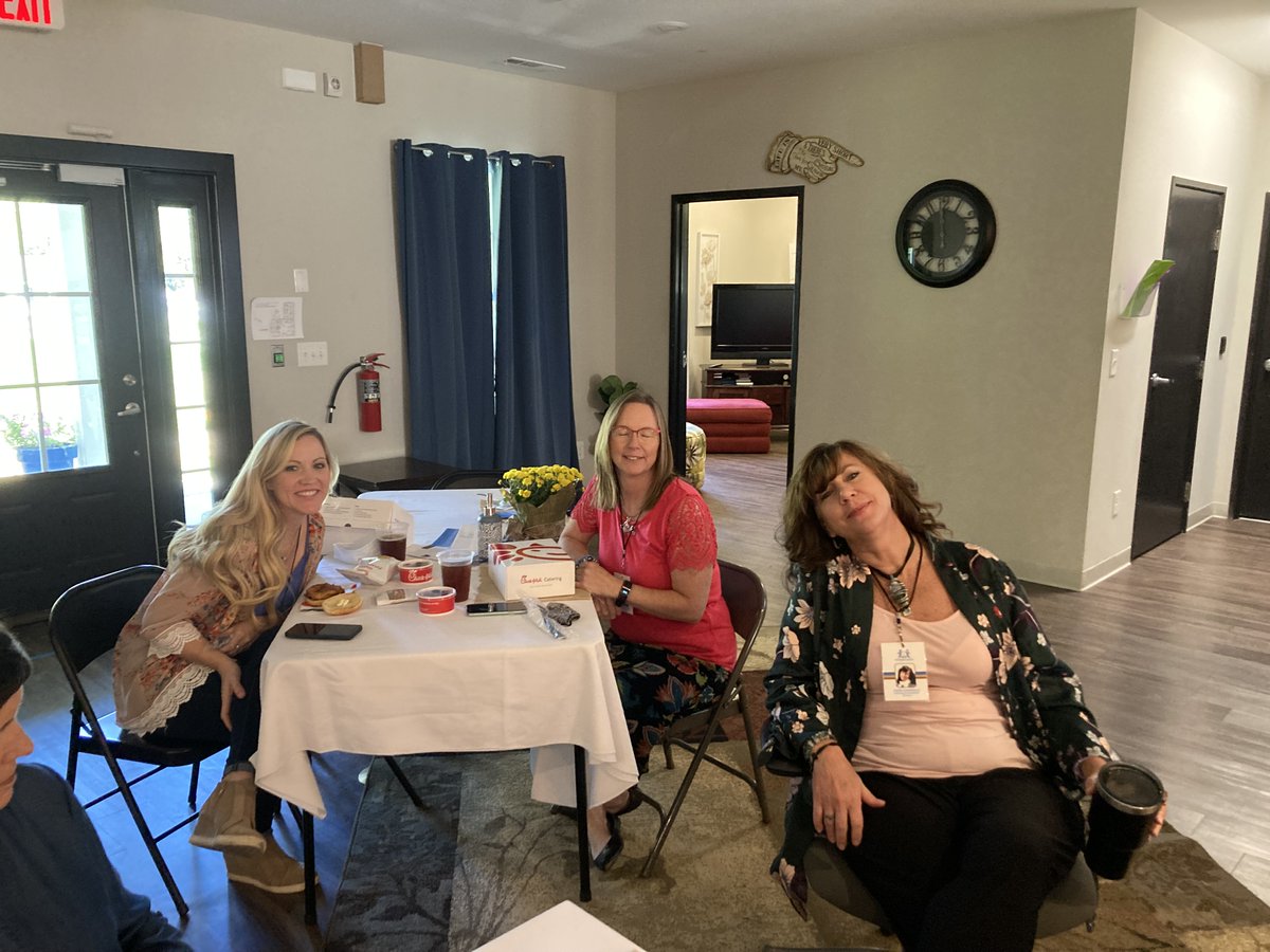 MyFriendsTN's tweet photo. What a glorious day! We are happy to have hosted our last Lunch + Learn for the year today. Thank you to the 'intimate' group that joined us to learn about My Friend's House and our behavioral therapy. So happy you came!

#myfriendshousetn 
#lunchandlearn 
#friendofafriend https://t.co/pwVw5Q3dNI