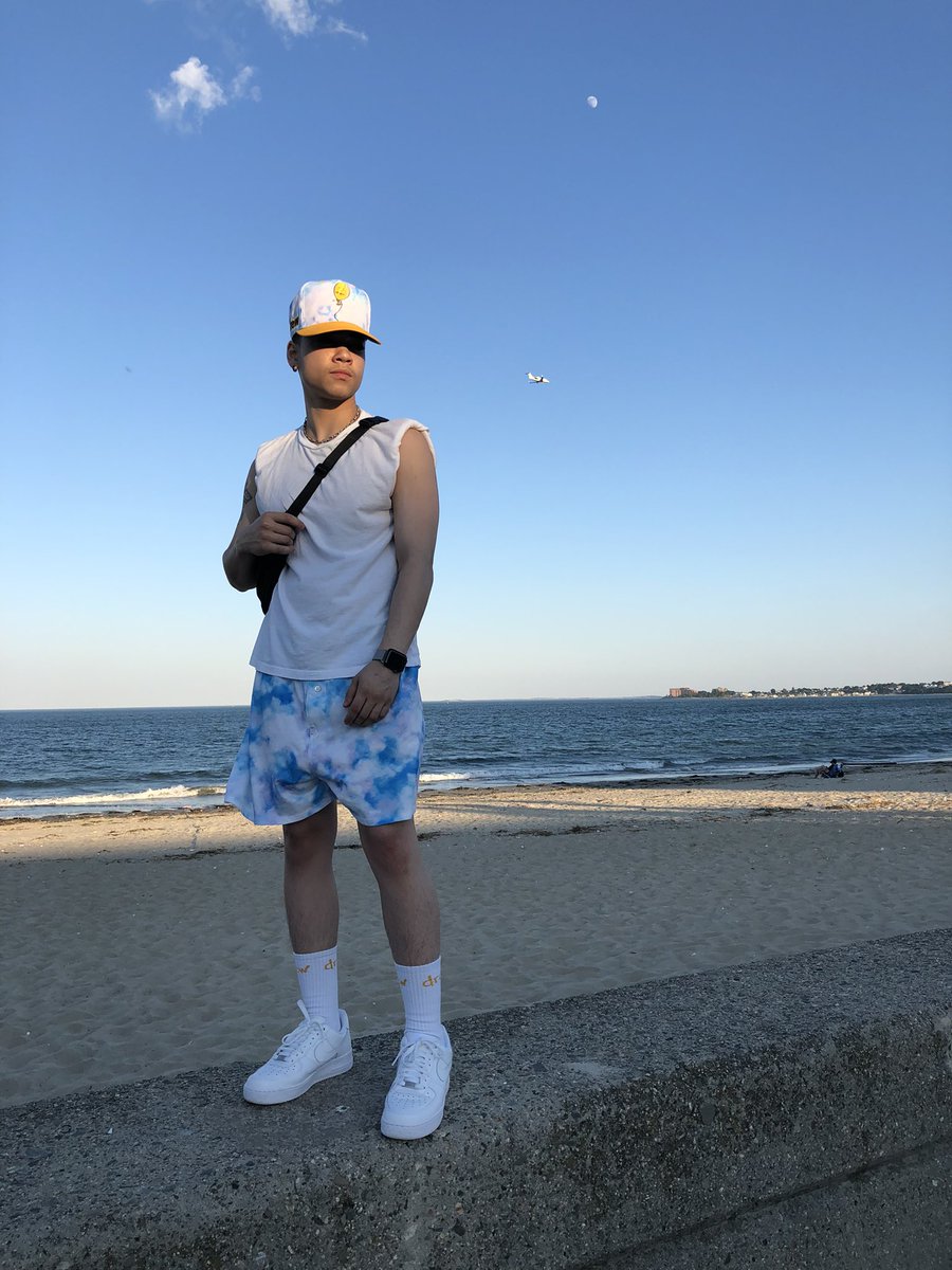 RyattShield's tweet photo. “Summer breeze, makes me feel fine. Blowin’ through the jasmine in my mind.” ✈️🙂

@thehousedrew @justinbieber @thatrygood 

#drewhouse #houseofdrew #joy #joyballoon #summerfit #summerfits #summertimefine #fitsforkings #streetfashion #blacktransman https://t.co/yW2cMpYbs6