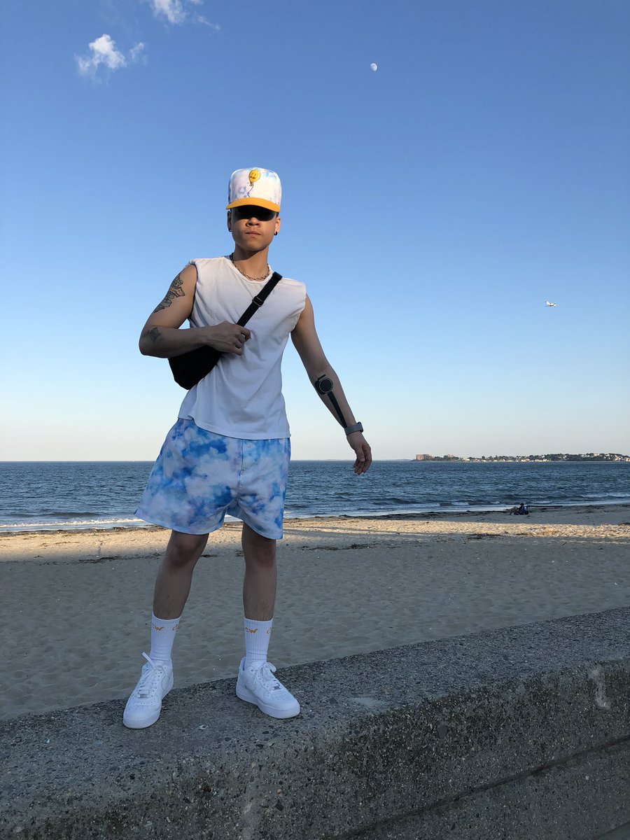 RyattShield's tweet photo. “Summer breeze, makes me feel fine. Blowin’ through the jasmine in my mind.” ✈️🙂

@thehousedrew @justinbieber @thatrygood 

#drewhouse #houseofdrew #joy #joyballoon #summerfit #summerfits #summertimefine #fitsforkings #streetfashion #blacktransman https://t.co/yW2cMpYbs6