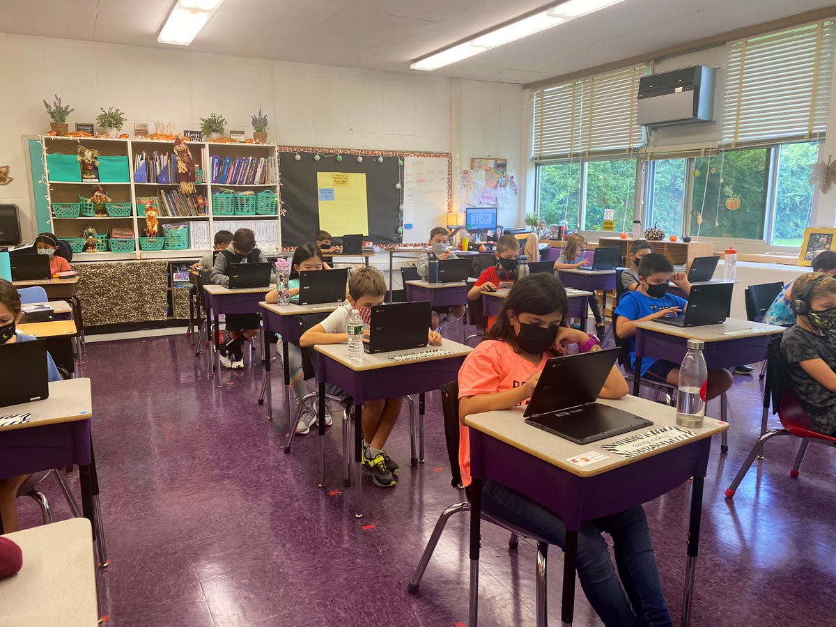 tmarconePOB's tweet photo. Bursting with excitement and enthusiasm as @MrsLindseyPOB challenges us to learn and try more difficult codes today @mrsyohePOB @mrsclampittPOB @ParkwayPOB @POBSchools @BWileyPOB https://t.co/1HkXa3d0oH