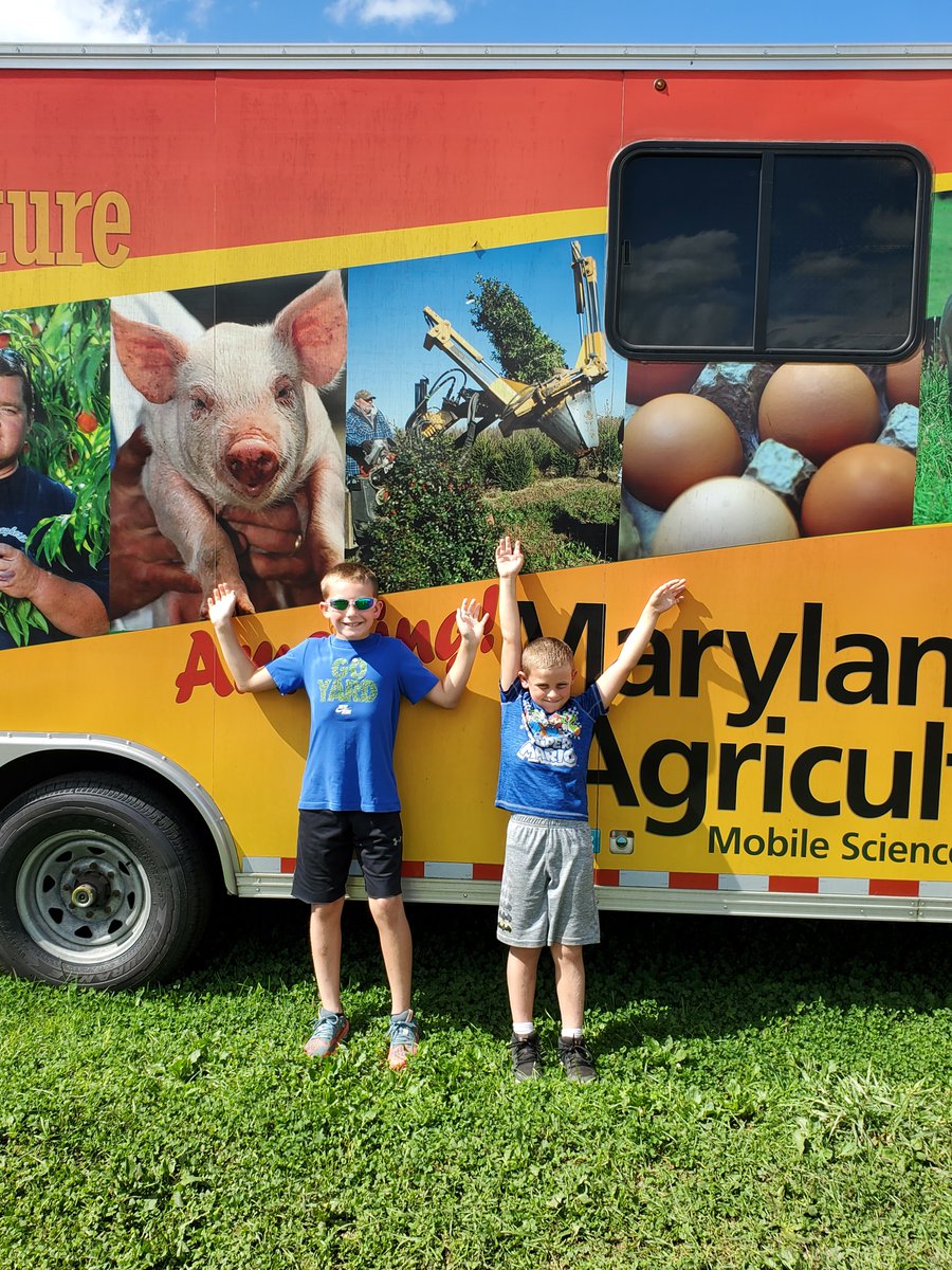 FCPSMaryland's tweet photo. Ballenger Creek ES students send greetings from @GrFrederickFair!
Here's a #FunFairFact: Nearly 1,400 5th grade students have visited the Fair this week! #FCPSProudโญ๏ธ
@Stein_FCPS https://t.co/sXcwLoxoQR