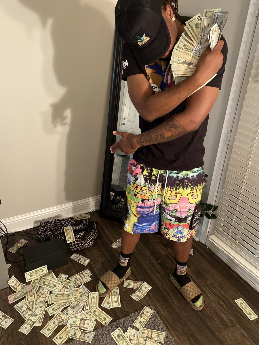 FuccTeezy's tweet photo. 🖕🏾You 💰 me
- #LongLiveTeezy
#RRE #Rage #Biden #RealRunna https://t.co/TeyMKYgg3I