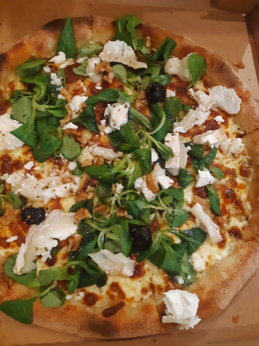 SoGlam013's tweet photo. Les meilleurs pizza au monde🥰😍 #cassagedebide https://t.co/81Fd1P1jfD