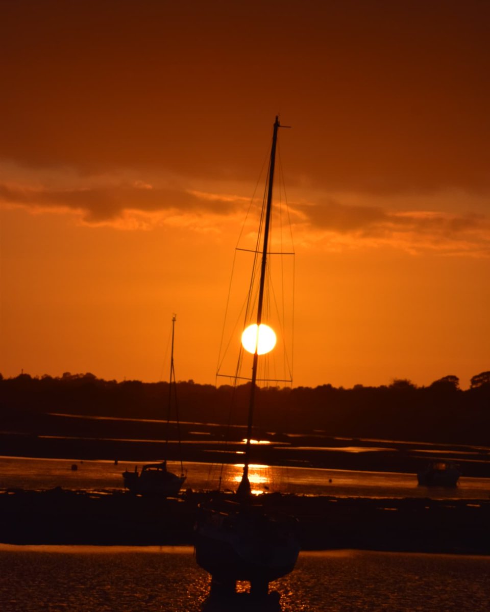 NGosson's tweet photo. Sunset at the estury #Rush #Rogerstown #Dublin #Fingal https://t.co/ljR6CX449t