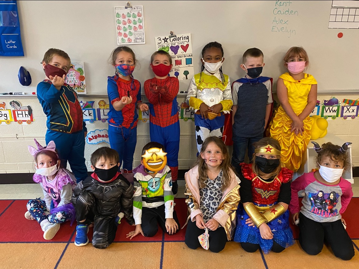 MissHortonSC's tweet photo. Today for spirit week was dress like your favorite fictional character day! @swartz_creek @SyringDragons #Kindergarten https://t.co/fMaDHFFQlT