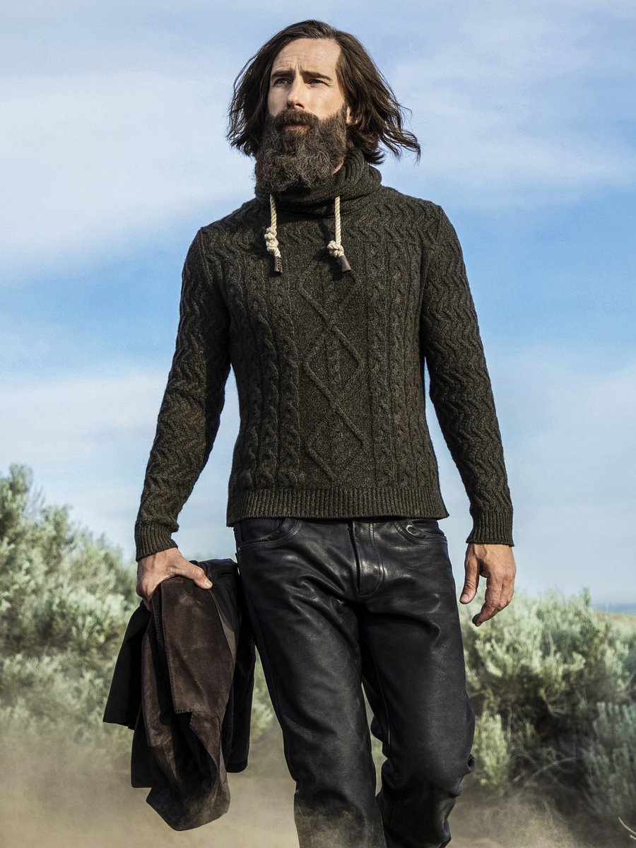 Confidence in cashmere. Akin to eying icebergs from above the Arctic Ocean, the cashmere funnel neck sits atop floating diamond patterns with an antiqued rope pull anchored by a nautical knot. Discover more through link in bio.

#RobertComstock #Comstock