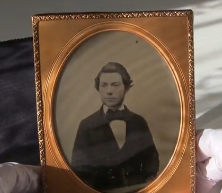 RealPreCinema's tweet photo. 1854
JAMES AMBROSE CUTTING (1814-1867)
Cutting creates the #Ambrotype process. The name is taken from (and a play on) his middle name. Ambrotypes were glass negatives viewed as positives when placed over a dark background. Below the Ambrotype showing negative & positive. https://t.co/mAxCTLTnQQ
