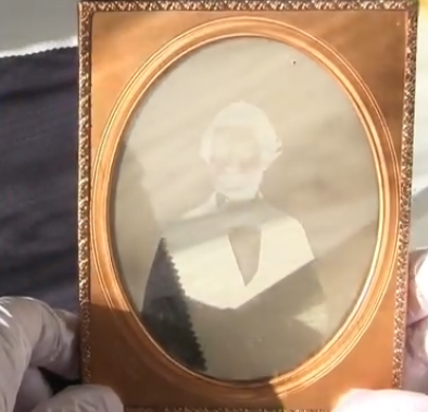 RealPreCinema's tweet photo. 1854
JAMES AMBROSE CUTTING (1814-1867)
Cutting creates the #Ambrotype process. The name is taken from (and a play on) his middle name. Ambrotypes were glass negatives viewed as positives when placed over a dark background. Below the Ambrotype showing negative & positive. https://t.co/mAxCTLTnQQ